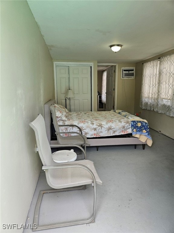 unfurnished bedroom featuring a wall mounted AC