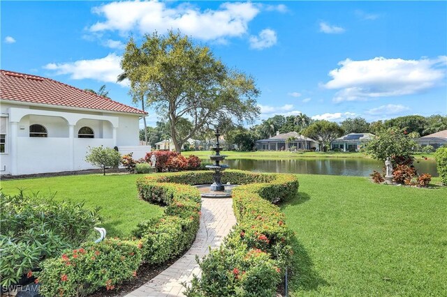 view of yard featuring a water view