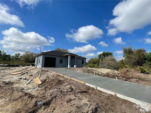 view of front of home featuring a garage and concrete driveway