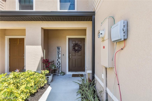 view of exterior entry with stucco siding