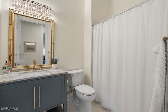 bathroom with a shower with shower curtain, vanity, and toilet