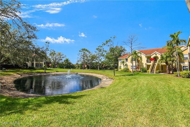 view of yard featuring a water view