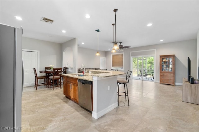 kitchen featuring visible vents, an island with sink, appliances with stainless steel finishes, a sink, and recessed lighting