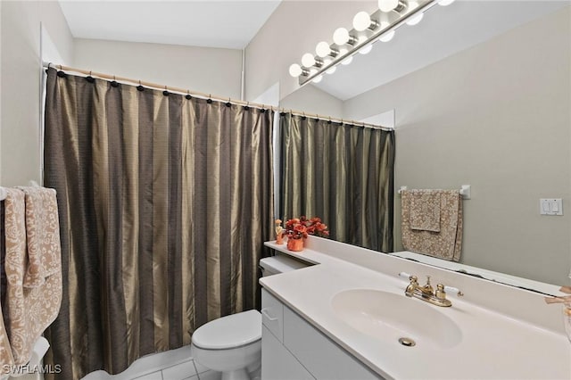 bathroom with toilet, a shower with curtain, and vanity