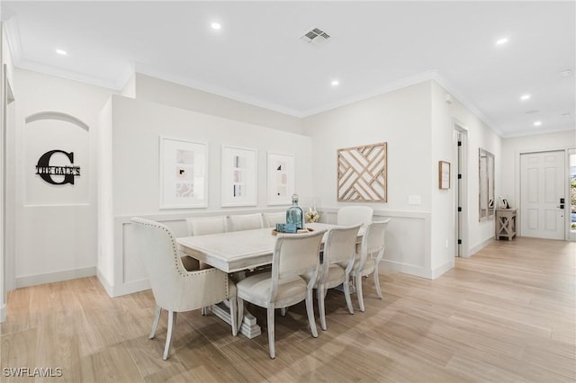 dining space with visible vents, recessed lighting, light wood-style floors, and ornamental molding