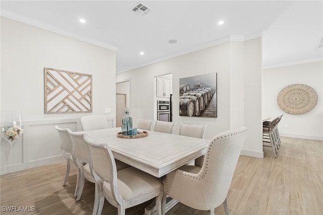 dining room featuring recessed lighting, visible vents, ornamental molding, and light wood finished floors