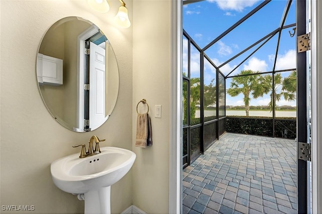 bathroom featuring a sink