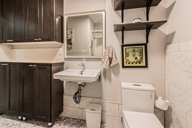 1229 Carlene Ave, Fort Myers, FL 33901 - bathroom with a sink, toilet, and tile walls