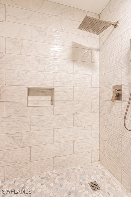 full bath featuring a tile shower