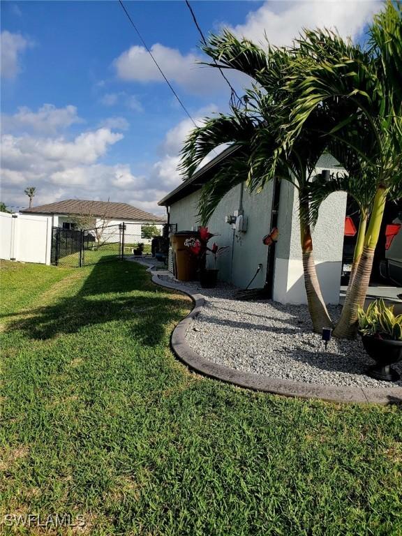 view of yard featuring fence