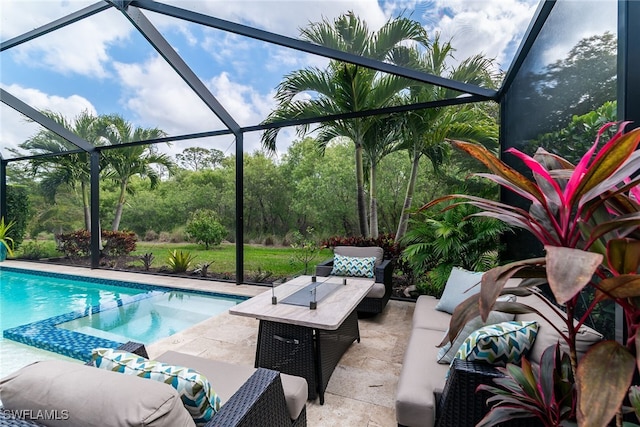 view of swimming pool with an outdoor hangout area, a patio area, a lanai, and a pool with connected hot tub