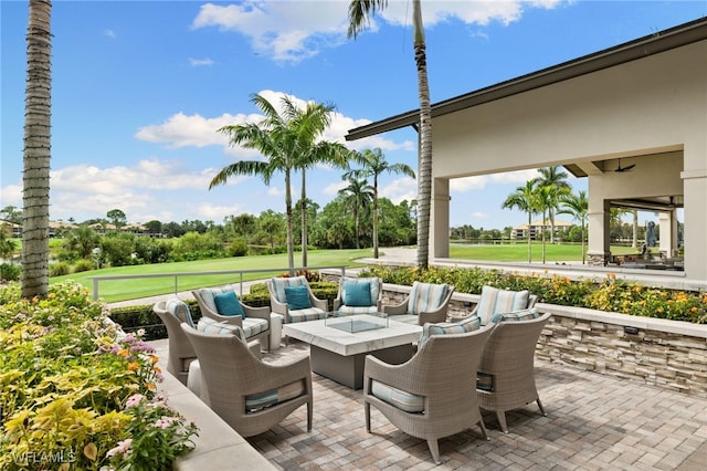 view of patio / terrace featuring an outdoor living space with a fire pit and a ceiling fan