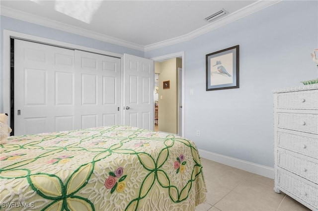 bedroom with a closet, baseboards, light tile patterned floors, ornamental molding, and visible vents