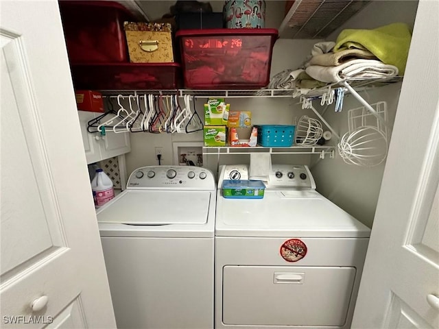 laundry room with laundry area and washer and clothes dryer