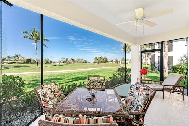 sunroom with ceiling fan