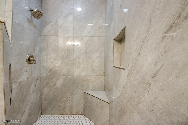 bathroom featuring a tile shower