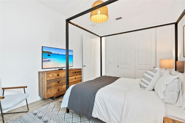 bedroom featuring light wood-style flooring and visible vents