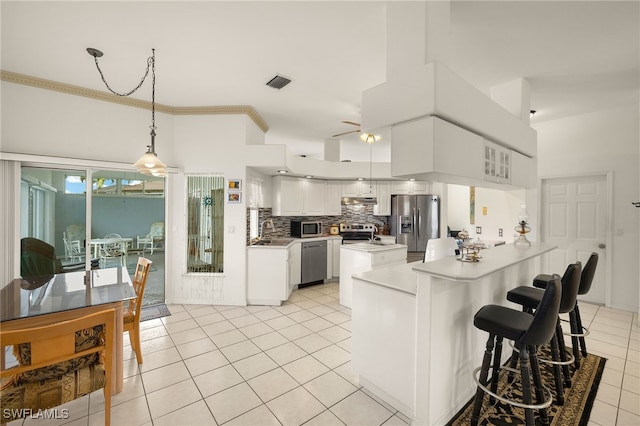 kitchen featuring visible vents, decorative backsplash, stainless steel appliances, a sink, and light tile patterned flooring