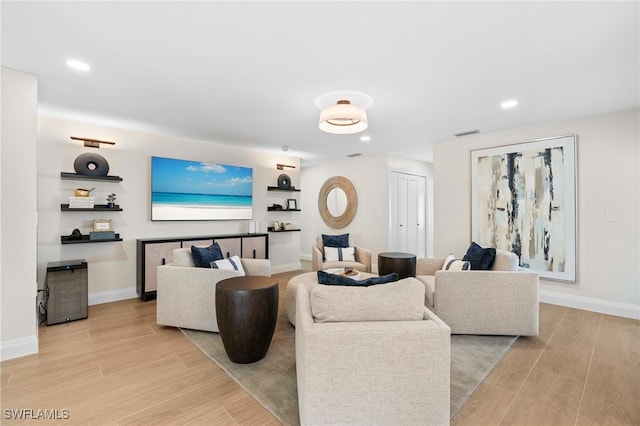 living room featuring light wood-style flooring, recessed lighting, baseboards, and visible vents