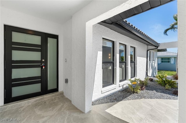 entrance to property with stucco siding