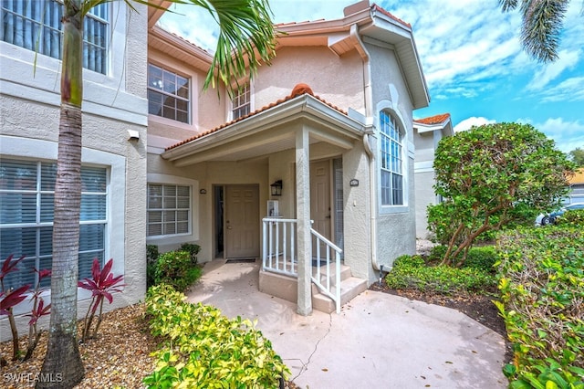 property entrance featuring stucco siding