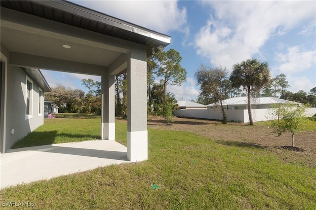 view of yard featuring a patio area