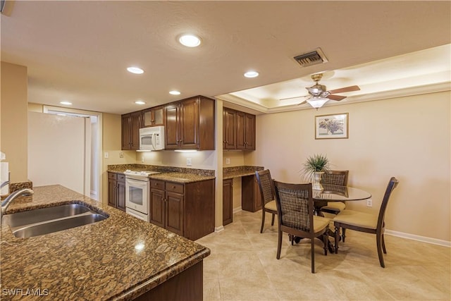 kitchen with recessed lighting, a sink, ceiling fan, visible vents, and white appliances