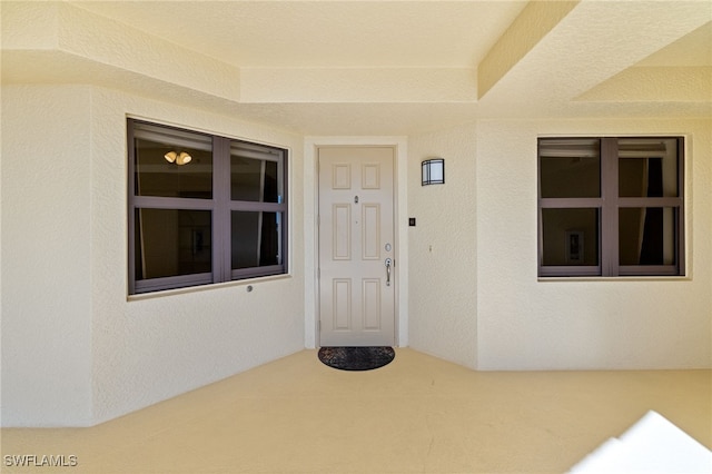 view of exterior entry with stucco siding