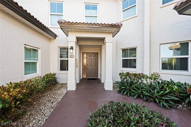 property entrance featuring stucco siding