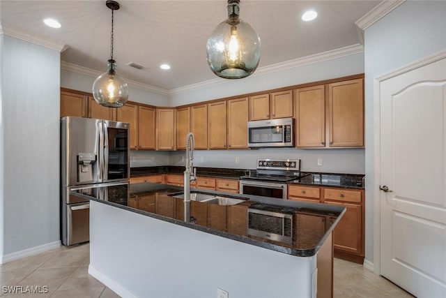 kitchen with stainless steel appliances, a sink, visible vents, and crown molding