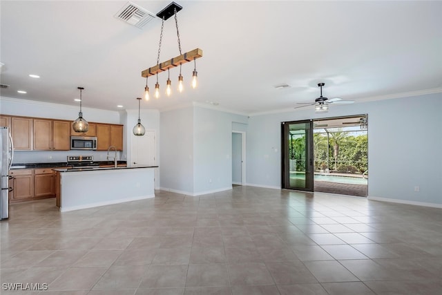 kitchen featuring dark countertops, visible vents, appliances with stainless steel finishes, open floor plan, and ceiling fan