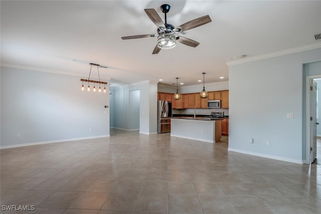 unfurnished living room featuring ceiling fan, recessed lighting, visible vents, baseboards, and ornamental molding