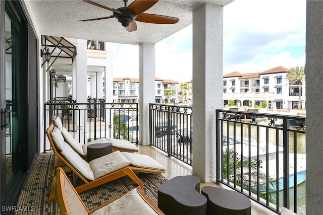 balcony featuring a residential view and ceiling fan