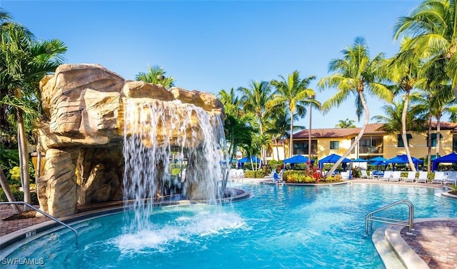 1530 5th Ave S Unit 208C, Naples, FL 34102 - view of community pool