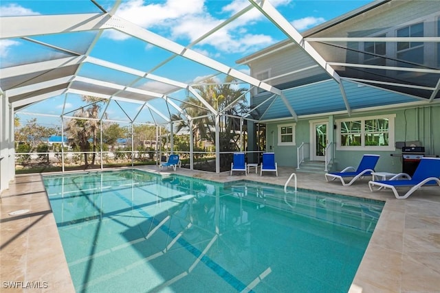 outdoor pool with entry steps, a lanai, and a patio area