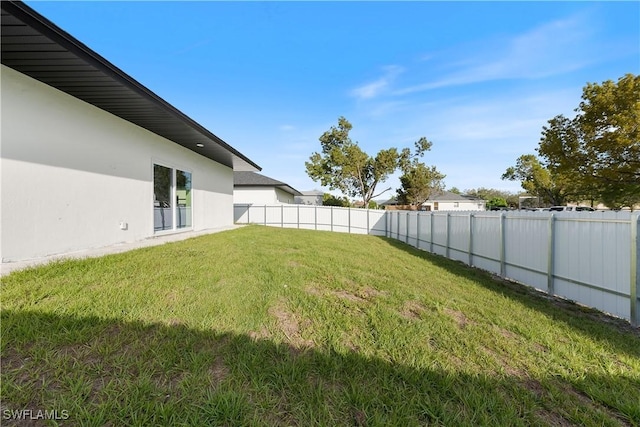 view of yard featuring a fenced backyard