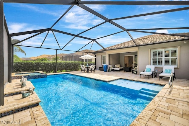 12121 Chrasfield Chase, Fort Myers, FL 33913 - view of pool featuring a patio area, an outdoor hangout area, a pool with connected hot tub, a ceiling fan, and glass enclosure