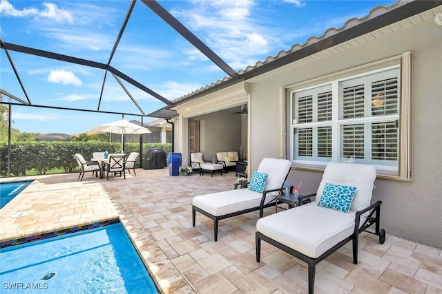 view of patio with ceiling fan, glass enclosure, an outdoor living space, and a fenced in pool