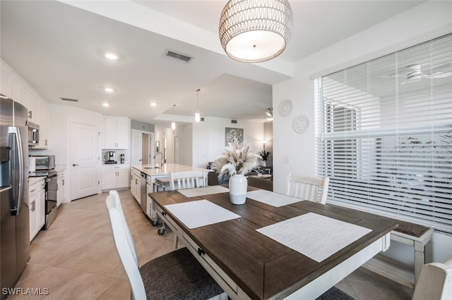 dining area with light tile patterned floors, visible vents, recessed lighting, and ceiling fan