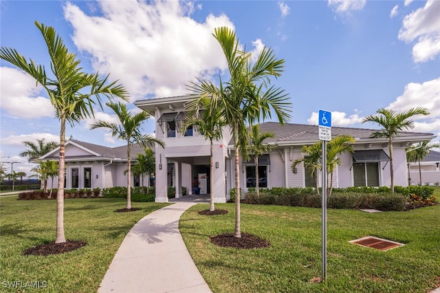 view of front facade with a front yard and stucco siding