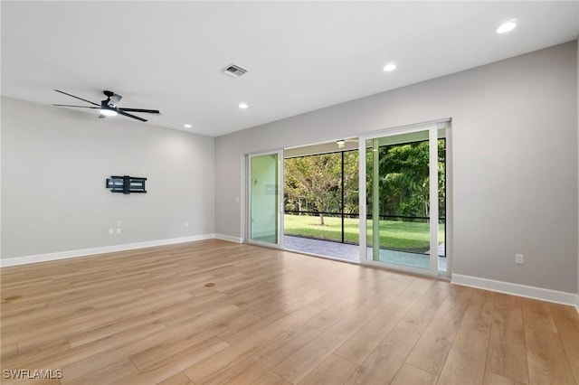 empty room featuring light wood finished floors, recessed lighting, visible vents, ceiling fan, and baseboards