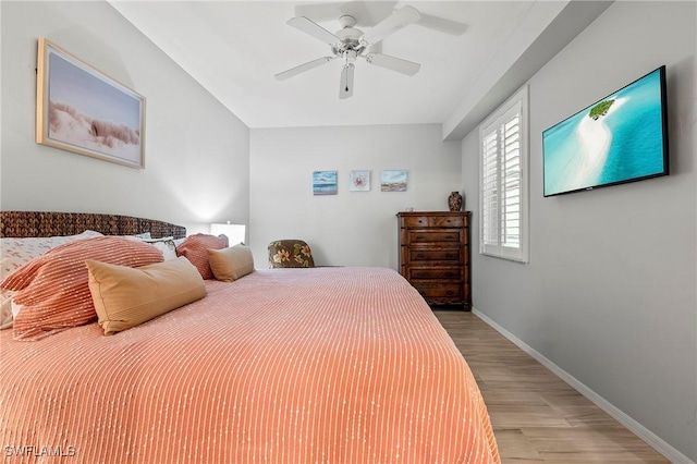 bedroom featuring light wood-style floors, ceiling fan, and baseboards