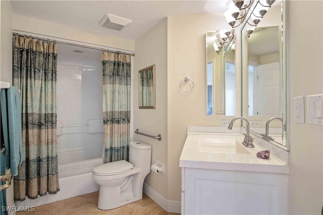 full bathroom with a chandelier, toilet, visible vents, vanity, and shower / tub combo with curtain