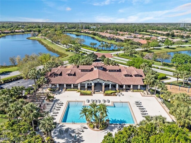bird's eye view featuring a water view