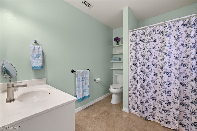 bathroom with vanity, a shower with curtain, baseboards, visible vents, and toilet