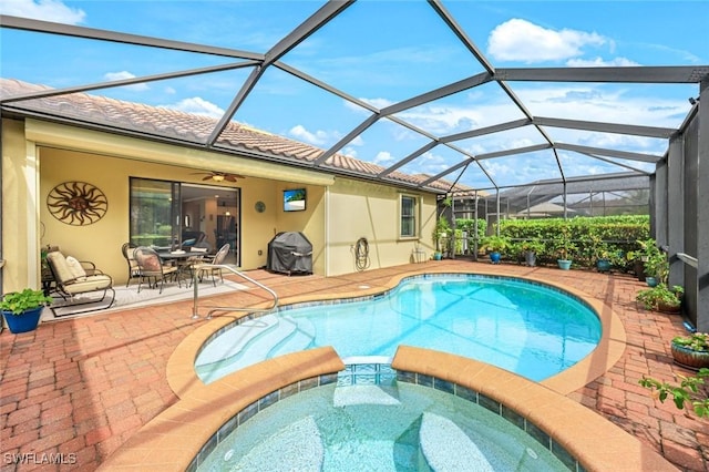 20433 Cypress Shadows Blvd, Estero, FL 33928 - view of swimming pool featuring a patio, a pool with connected hot tub, ceiling fan, and a lanai