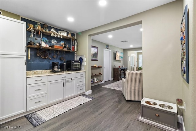 bar featuring dark wood finished floors, recessed lighting, tasteful backsplash, and baseboards