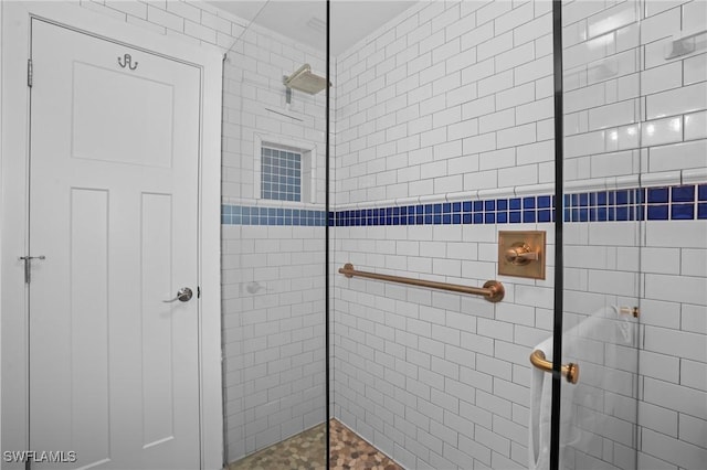 full bathroom featuring tiled shower