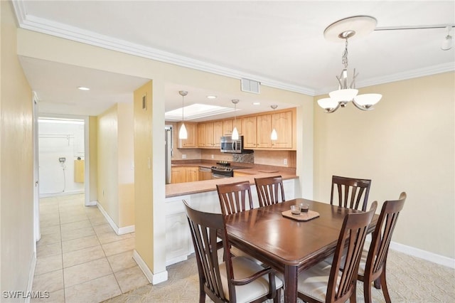 dining area featuring light tile patterned floors, baseboards, visible vents, an inviting chandelier, and crown molding