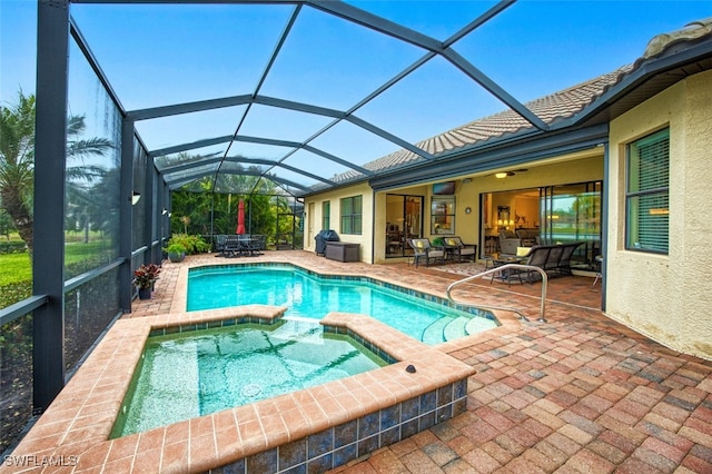 view of swimming pool featuring outdoor dining space, a patio, and a pool with connected hot tub